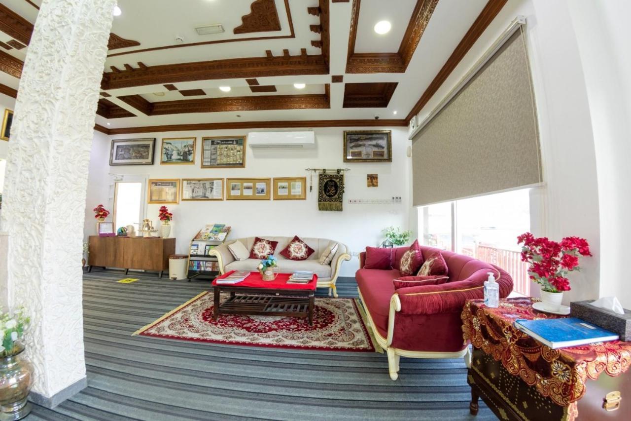 Sur Bandar Al Ayjah Hotel Apartments Eksteriør bilde