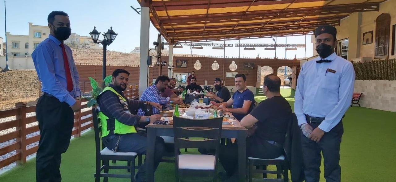 Sur Bandar Al Ayjah Hotel Apartments Eksteriør bilde