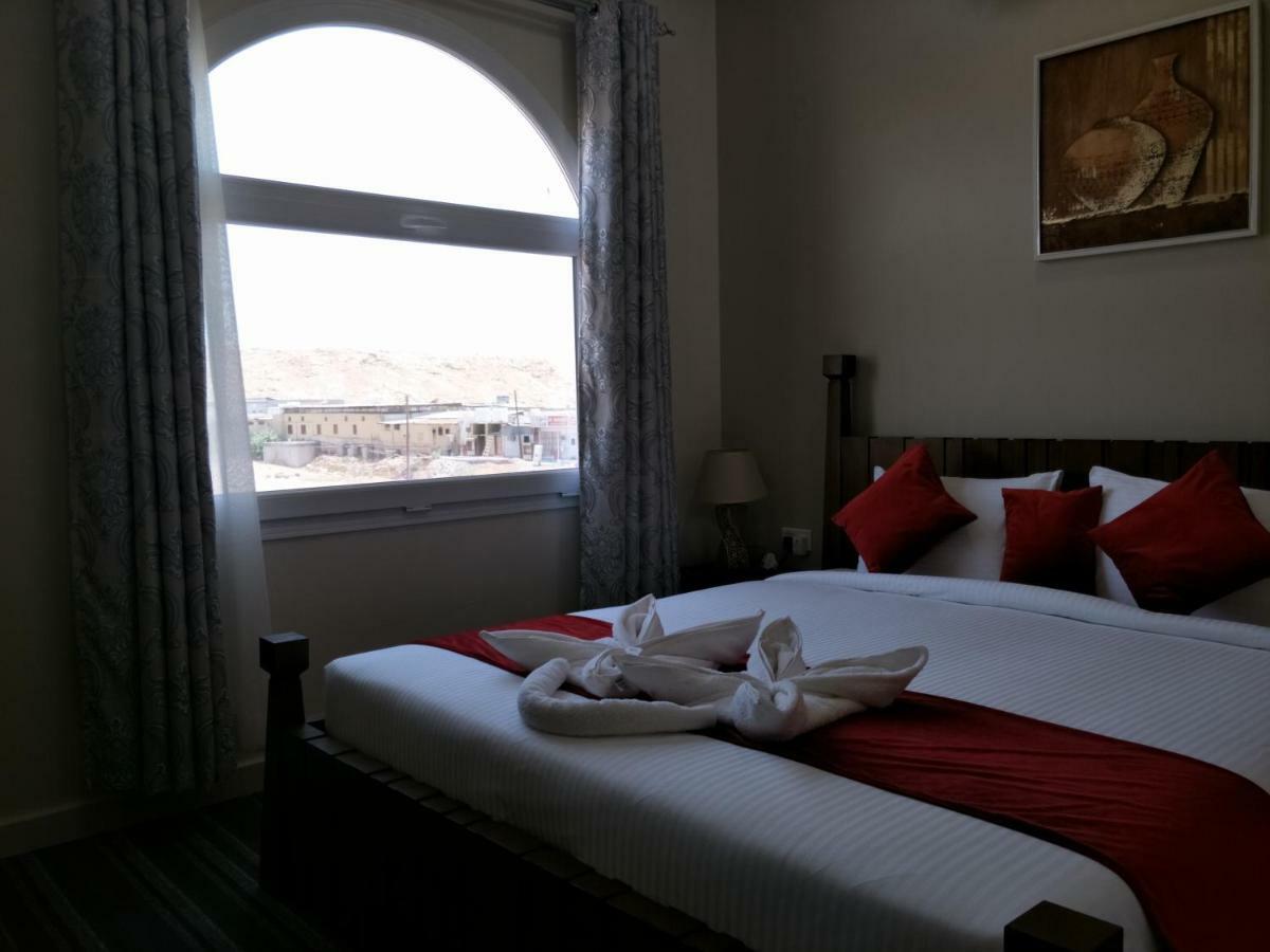 Sur Bandar Al Ayjah Hotel Apartments Eksteriør bilde