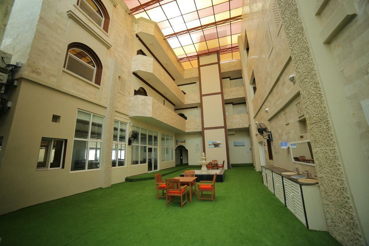 Sur Bandar Al Ayjah Hotel Apartments Eksteriør bilde
