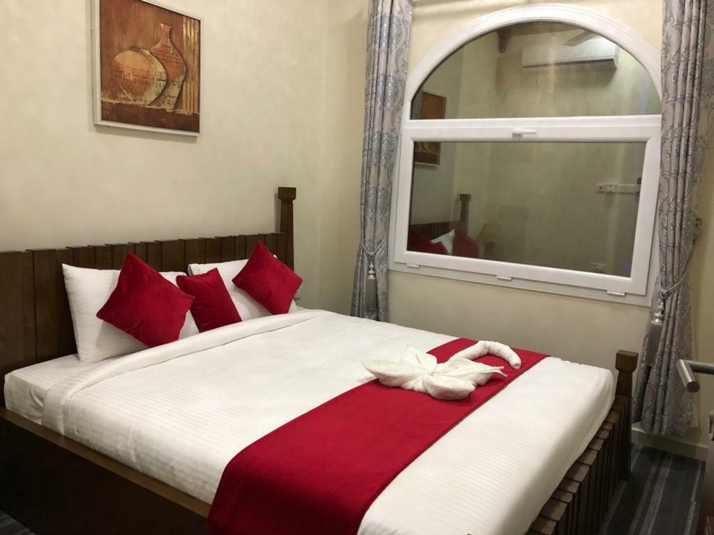 Sur Bandar Al Ayjah Hotel Apartments Eksteriør bilde
